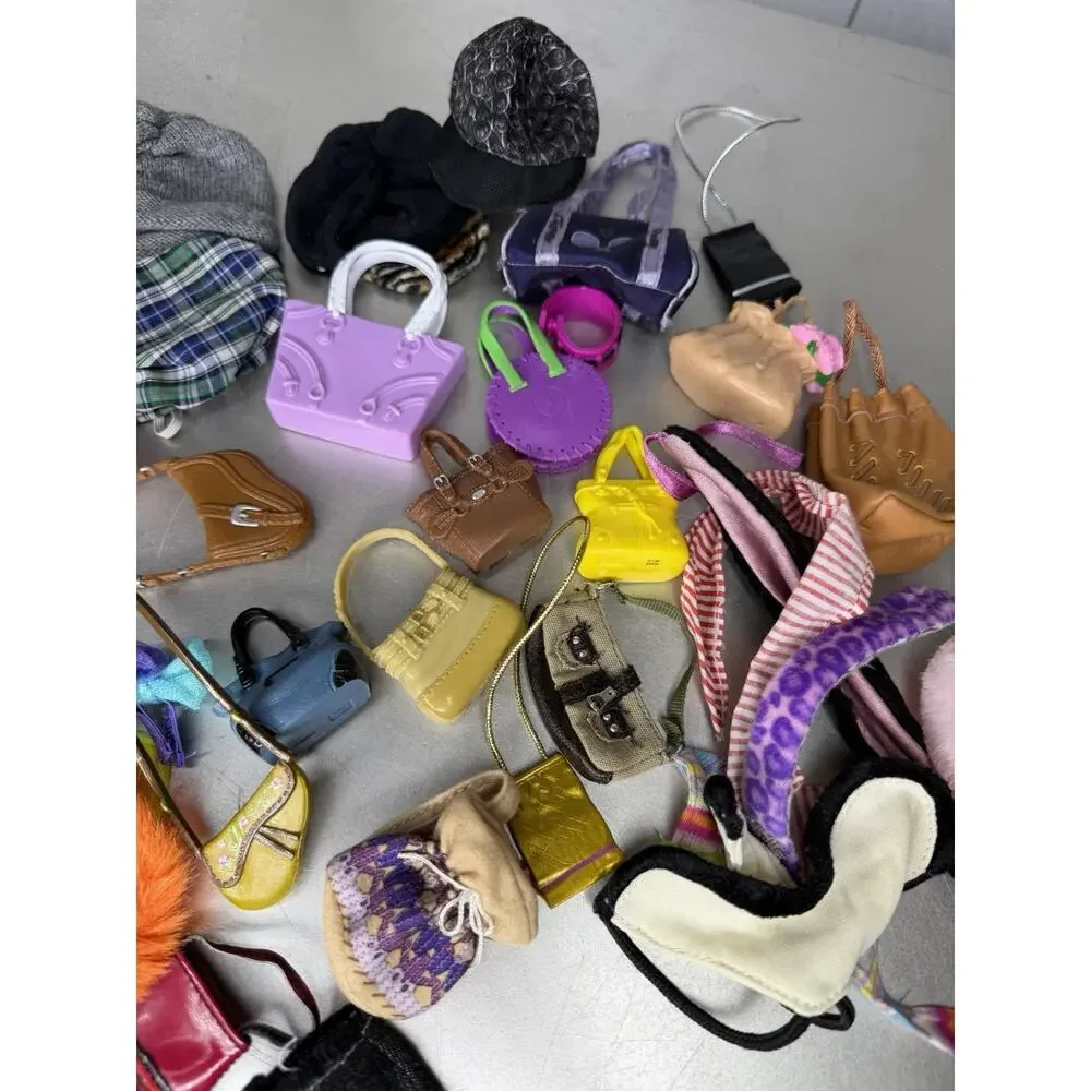 Vintage Y2K Bratz Dolls Lot Of 10 W/ Outfits & Accessory Lot Incl. Purses Hats